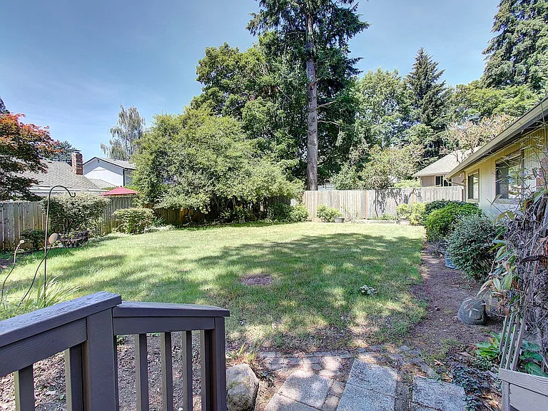 1114 SE 106th Ct — Photo 10