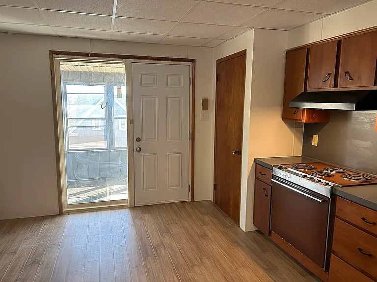 224 E Aly N — Photo 4