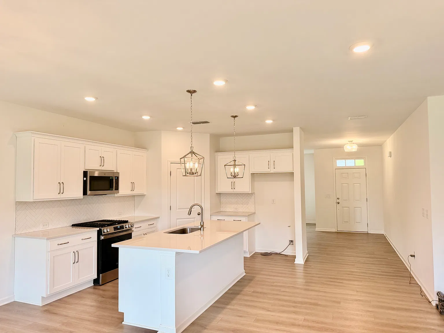 5 bed, 2814 sqft, $2,500 — Photo 1