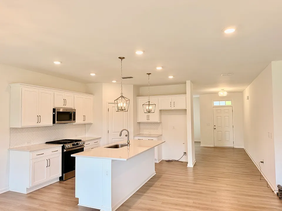 215 Foxhill Dr
