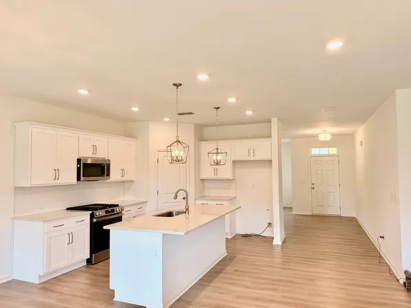 215 Foxhill Dr, Dawsonville, GA