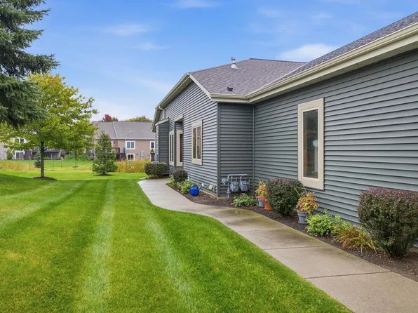 W206N16187 Stonebrook DRIVE, Jackson, WI 53037