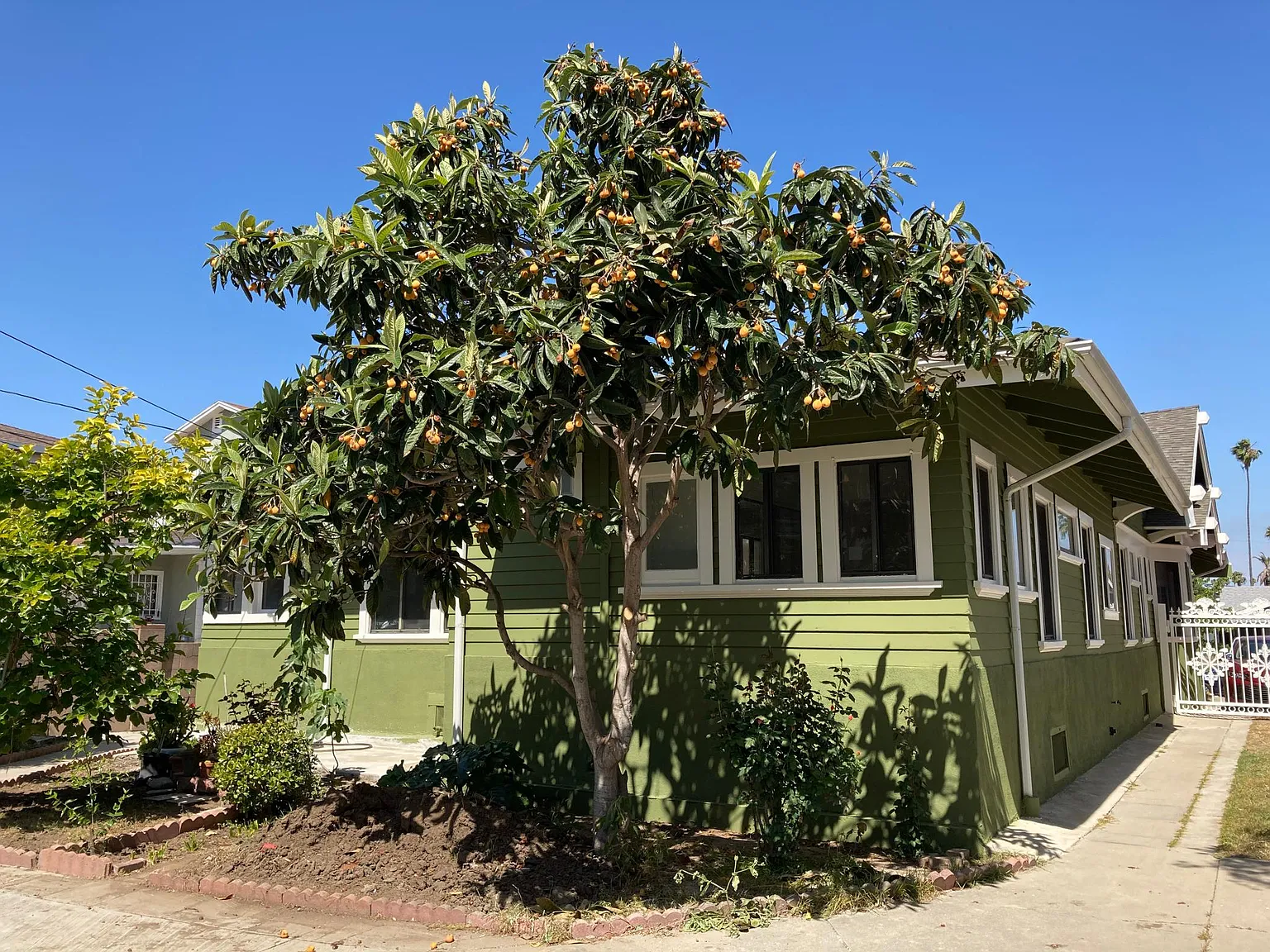 141 S Serrano Ave — Photo 3