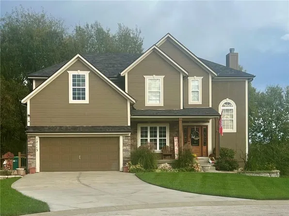 12113 Pebble Beach Dr, Kansas City, KS 66019