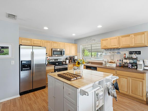 4th image of 1457 SE Buckingham Terrace