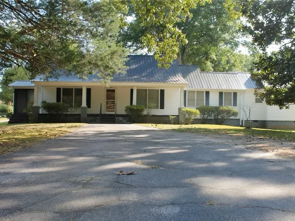 711 W Bear Swamp Rd, Walhalla, SC 29691