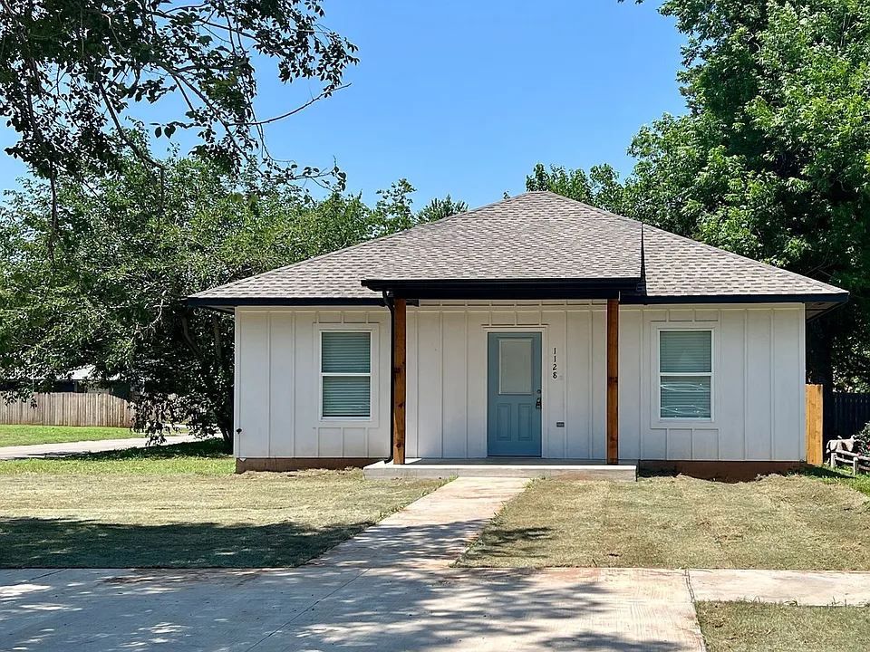 1128 W Iowa Ave