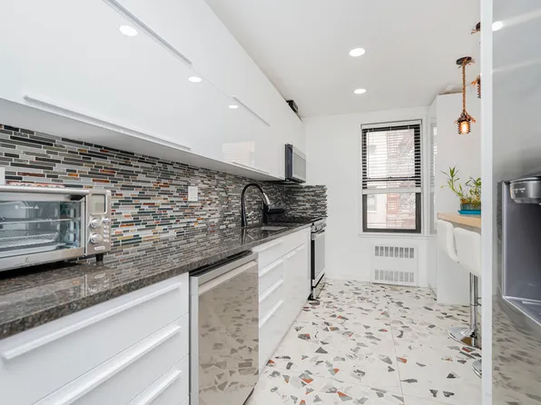 2546 East 13th Street image 1 of 37