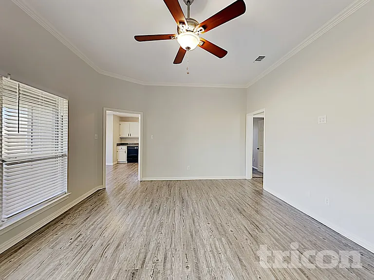 1012 Brookhaven Dr — Photo 4