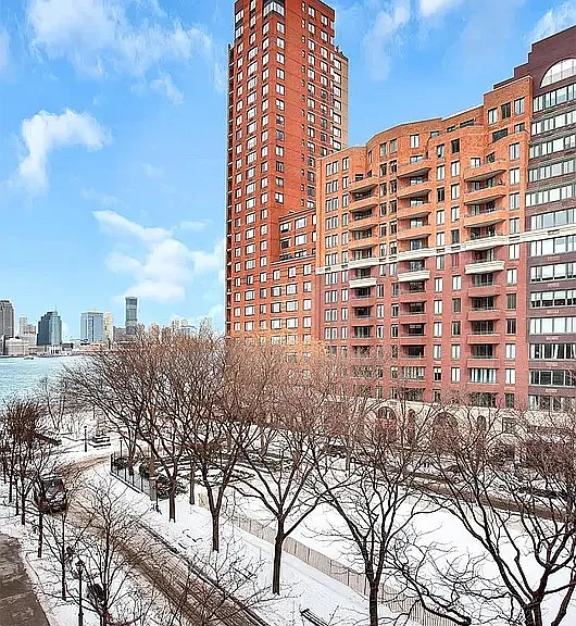 300 Rector Pl #5J — Photo 7