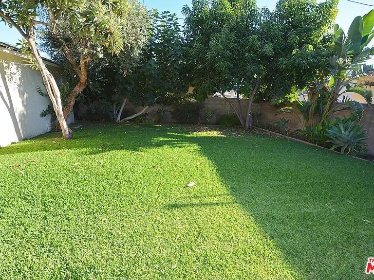 12944 Haynes St — Photo 40