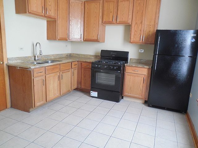 2nd image of 4640 S Langley Ave #2