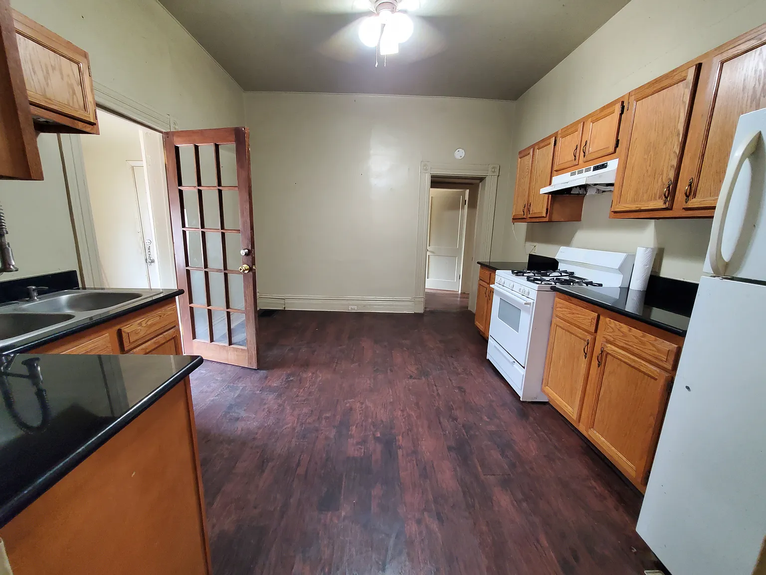 3 bed, 1200 sqft, $1,250 — Photo 3