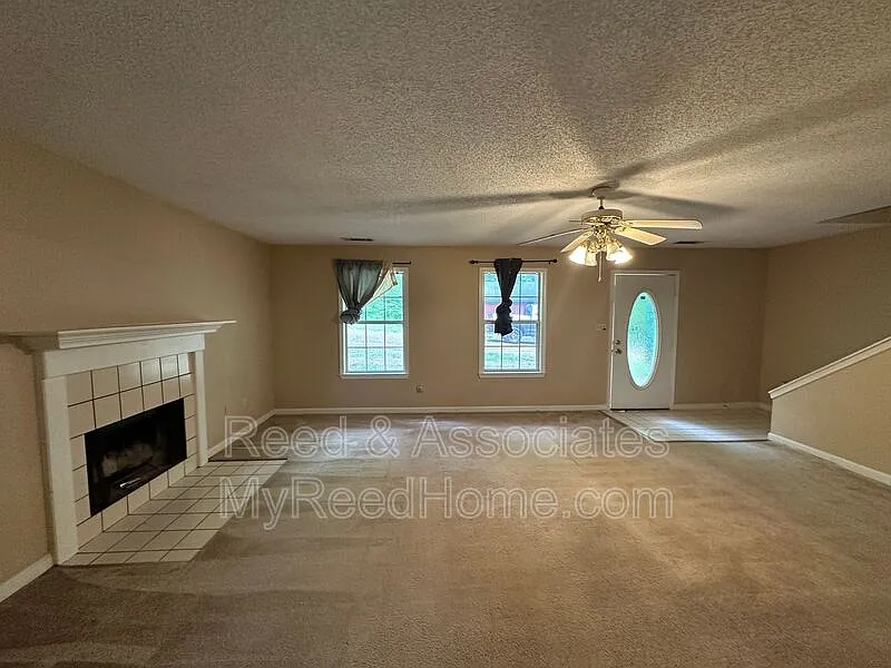 2 bed, 2.5 bath, 1600 sqft, $1,245 — Photo 2