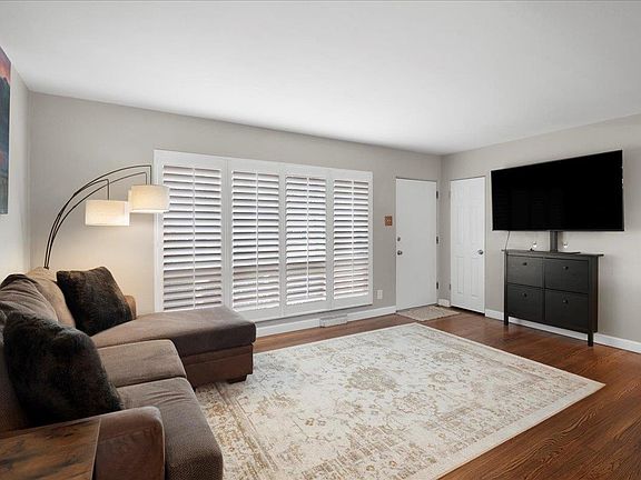 3rd image of 8728 Villa Crest Dr
