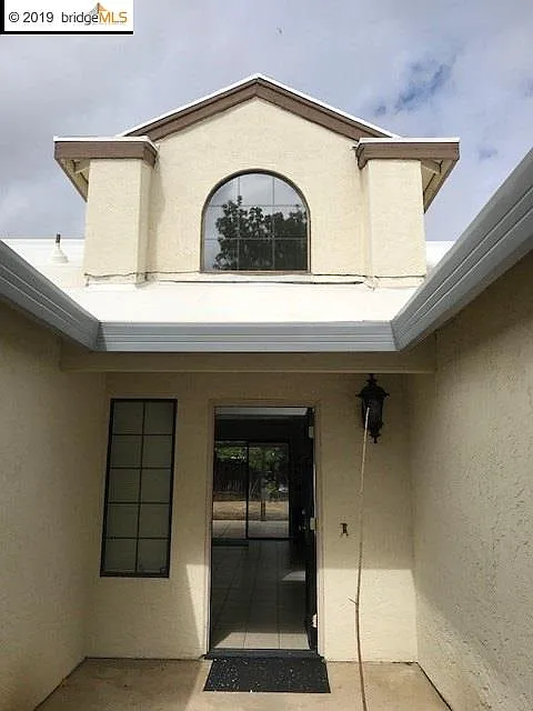 717 Bonneau Ct photo 1
