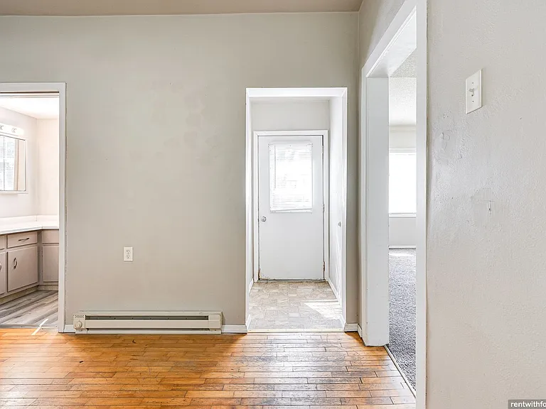 127 W. 6th St. — Photo 3
