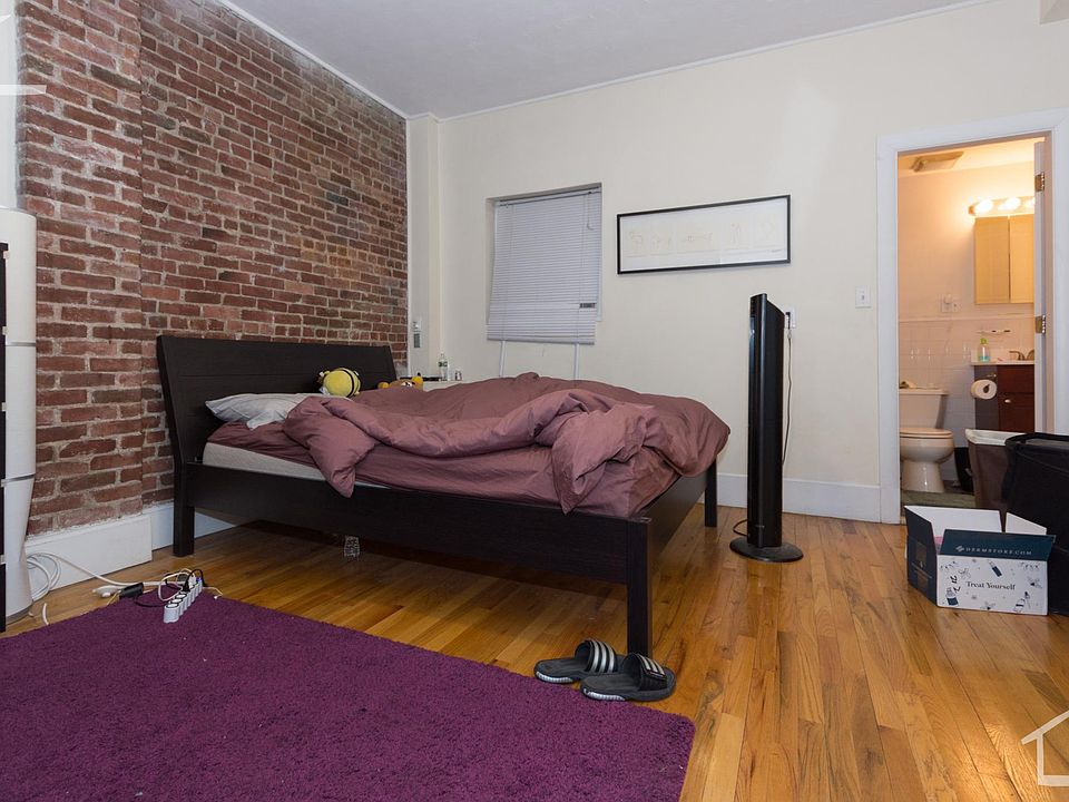 2nd image of 213 Hemenway St