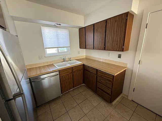1800 Belmar Dr — Photo 3