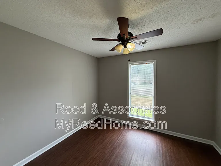 6913 Hillindale Dr — Photo 6