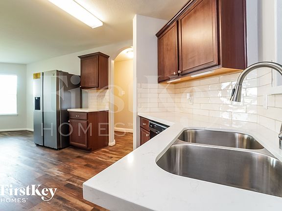 5th image of 1001 Walnut Ln