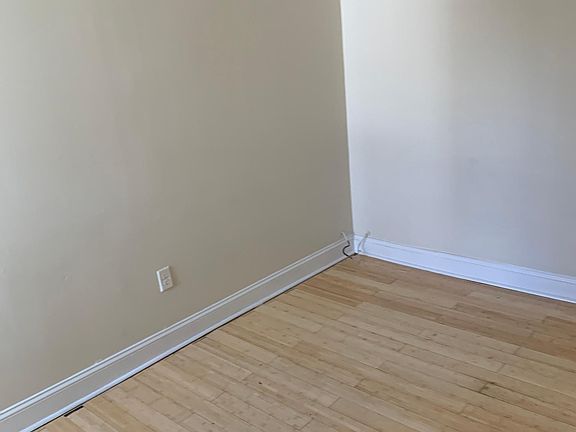 2nd image of 2605 W Oakdale St