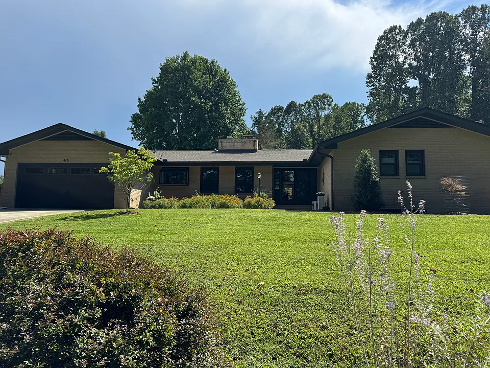 416 Sabine Dr