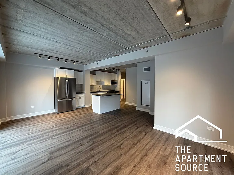962 W Carmen Ave #1 — Photo 3