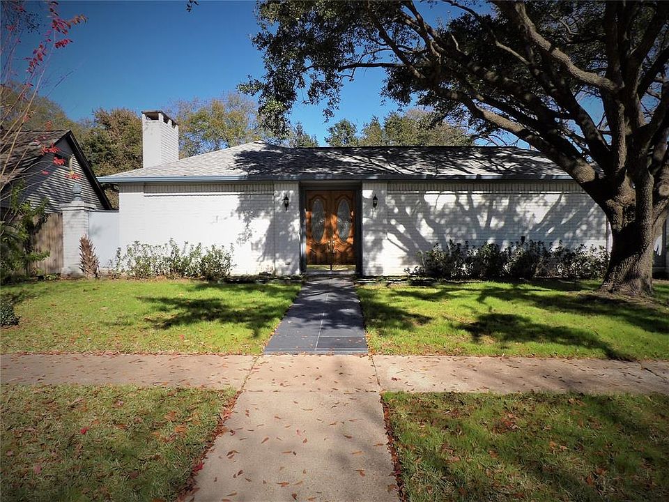 1st image of 15602 Singapore Ln