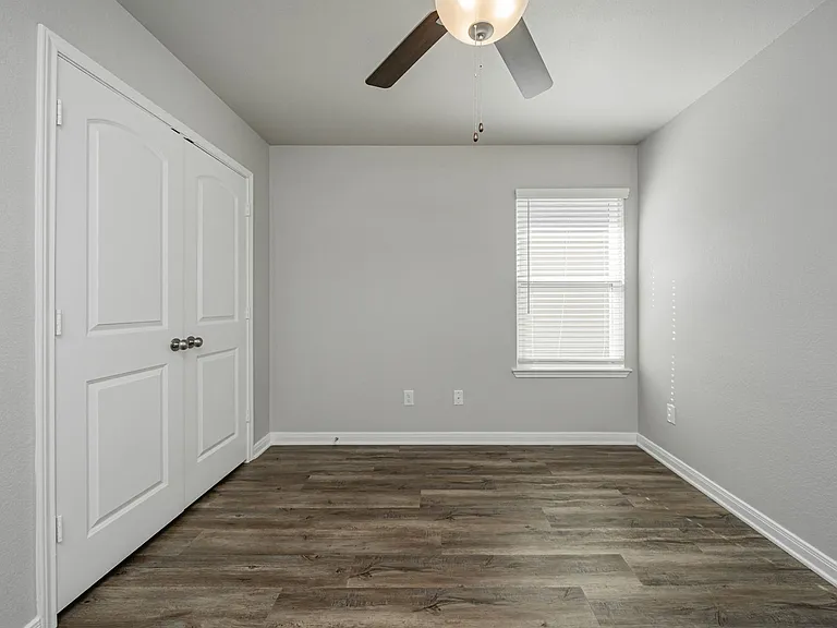 517 Fallbrook Dr — Photo 36