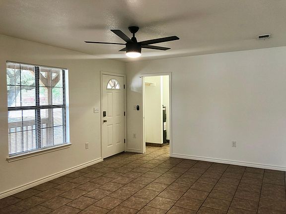 3rd image of 112 N Avenue O #A