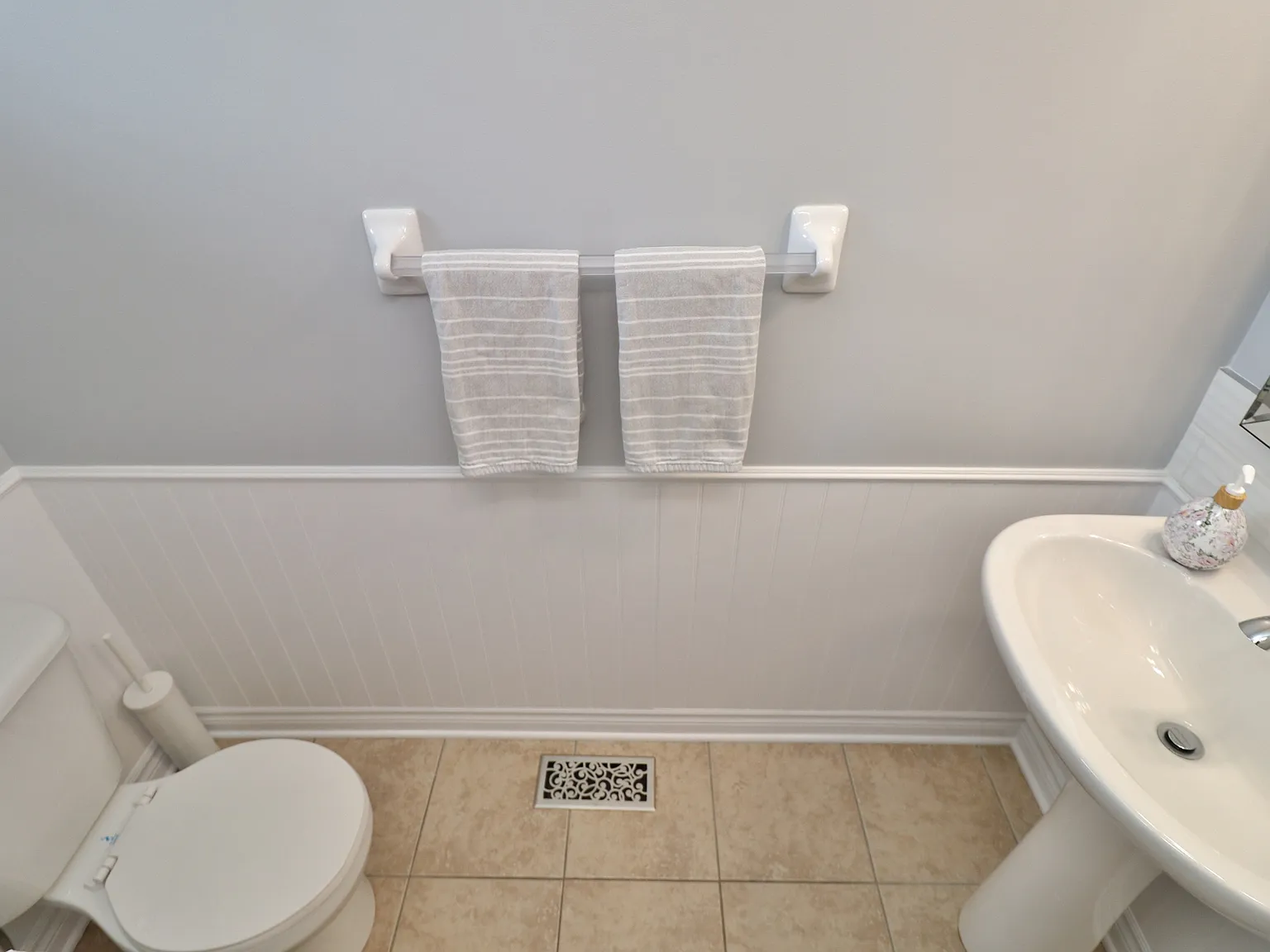 219 Gossamer St — Photo 3