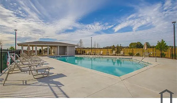 333 Callie Dr — Photo 2
