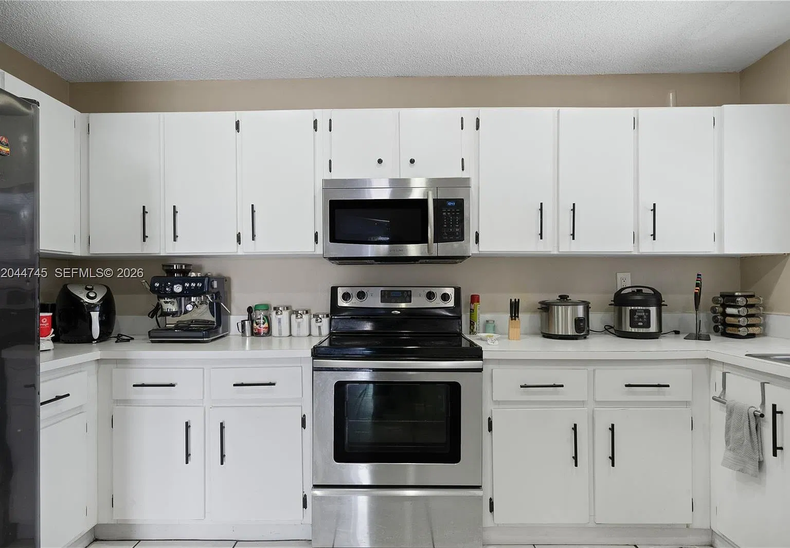 2 bed, 1200 sqft, $2,500 — Photo 2