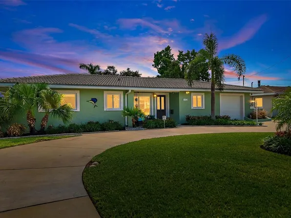 9452 Treasure Ln NE, Saint Petersburg, FL 33702