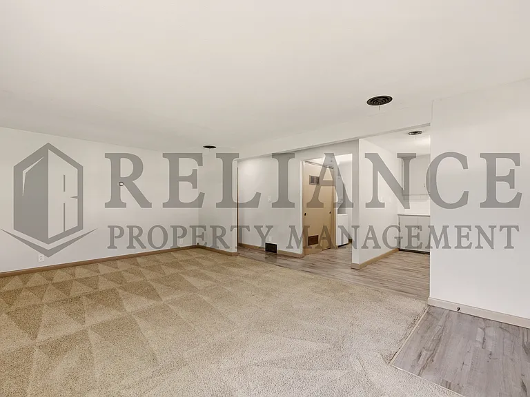 107 S Queen Ave — Photo 16