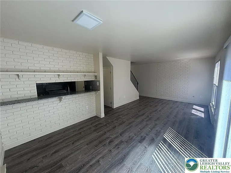 5 Stonewood Pl — Photo 8