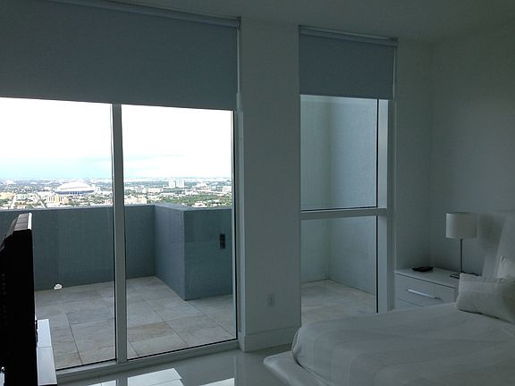 4th image of 253 NE 2nd St APT 4004