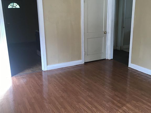 4th image of 2828 Midway St