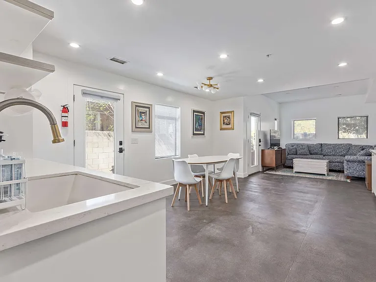1017 E Garfield St #B — Photo 10