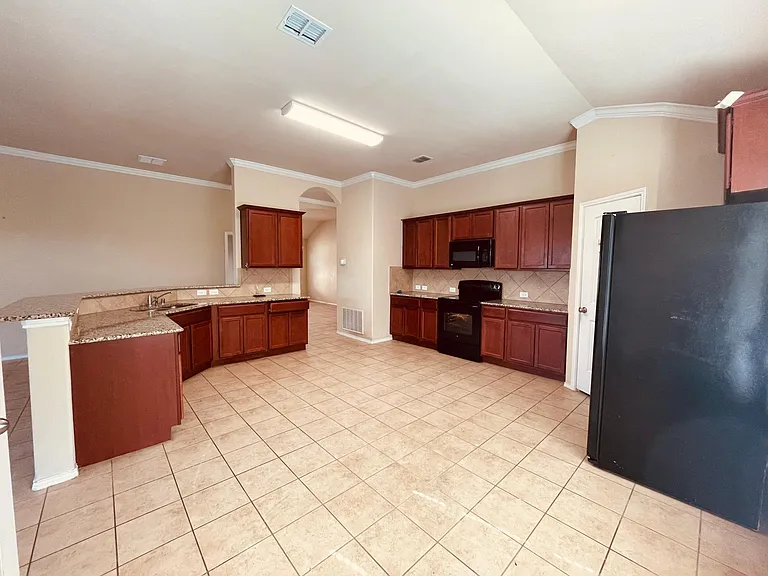 1112 Nocona Dr — Photo 6