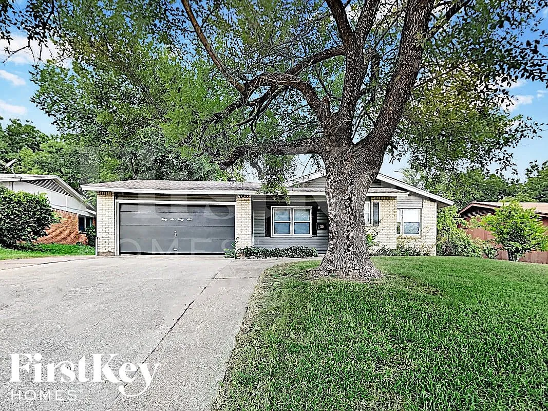 3 bed, 2.0 bath, 1472 sqft, $2,230 — Photo 1