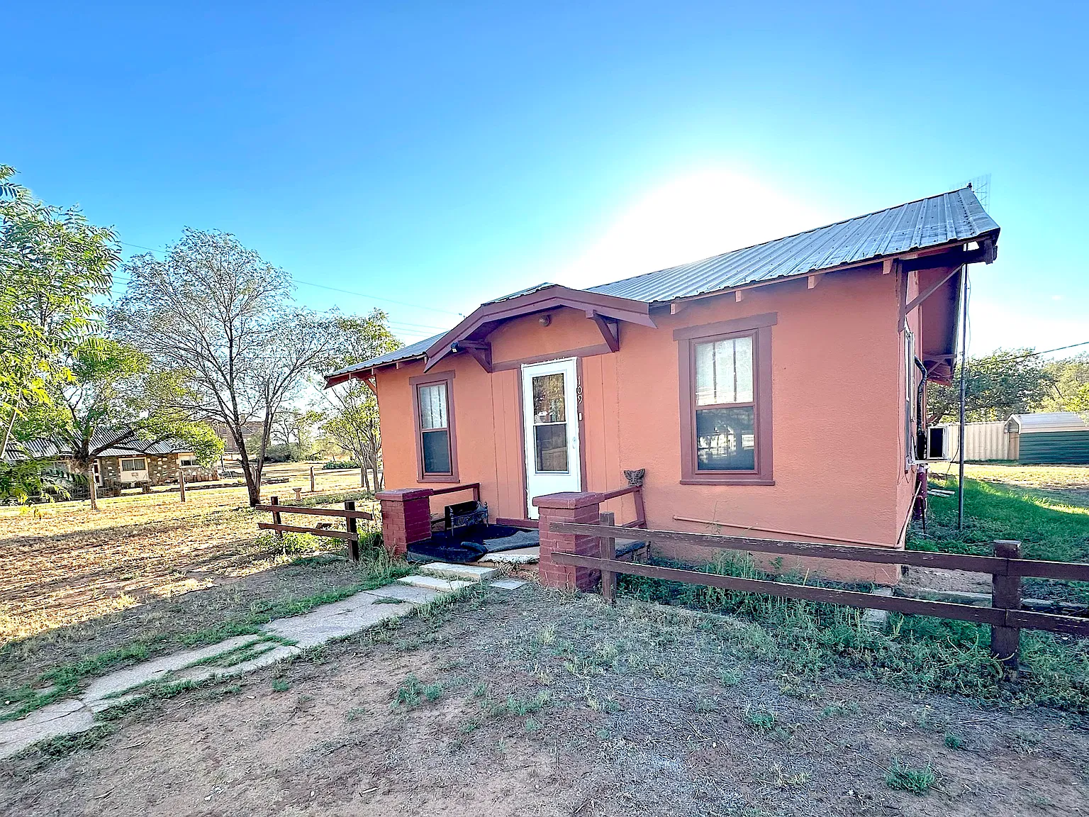 3 bed, 1388 sqft, $3,000 — Photo 1