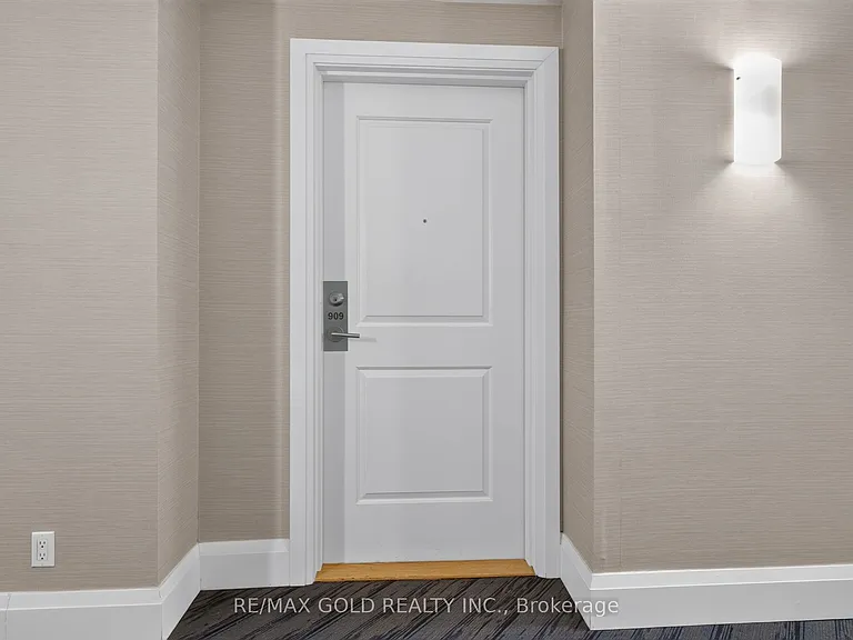24 Woodstream Blvd #909 — Photo 3
