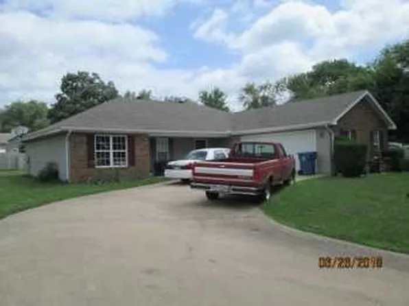 602 Charlotte St SW, Gravette, AR 72736