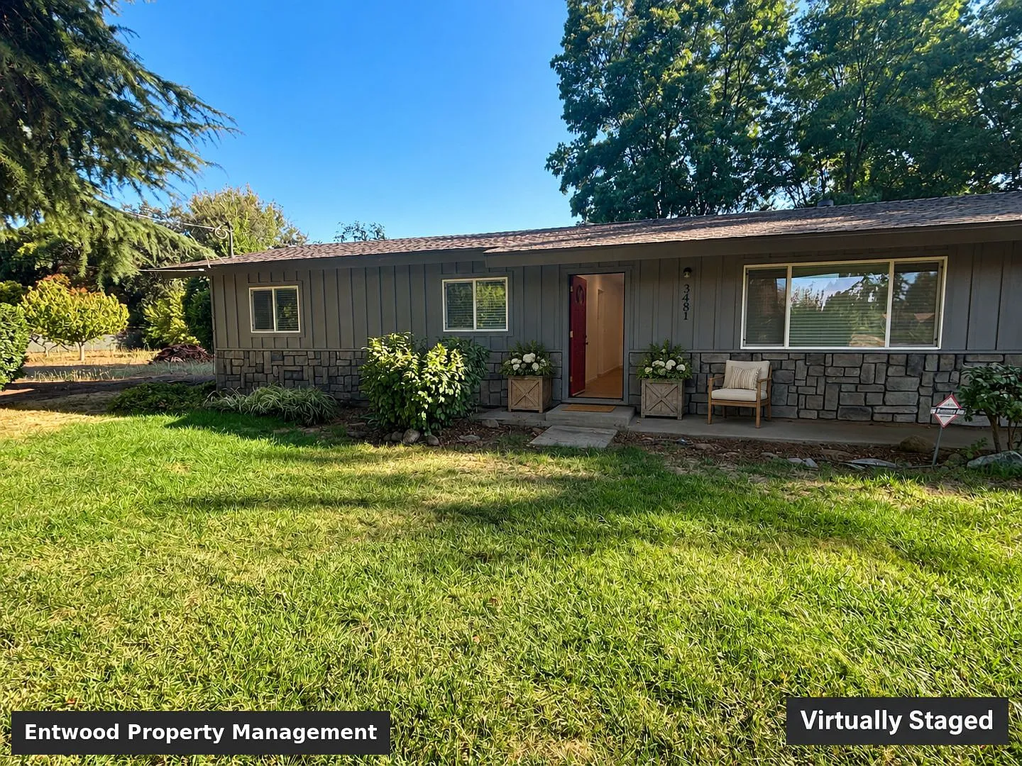 Updated 1960's Ranch House in Chico Orchards — Photo 1