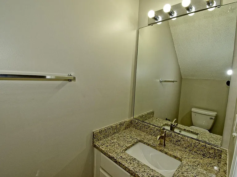 314 Canyon Lake Cir — Photo 13