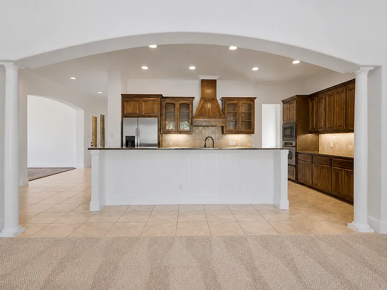 7905 Kickapoo Dr — Photo 6