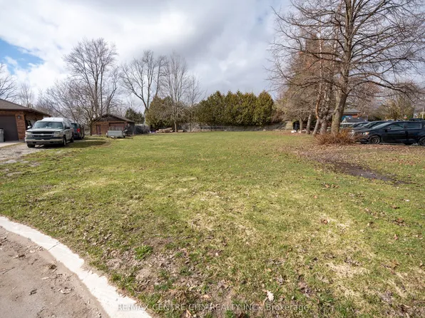 2 Kennedy Ave, Ilderton, ON