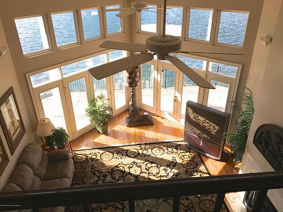 3rd image of 287 Stonebrook Cove Dr